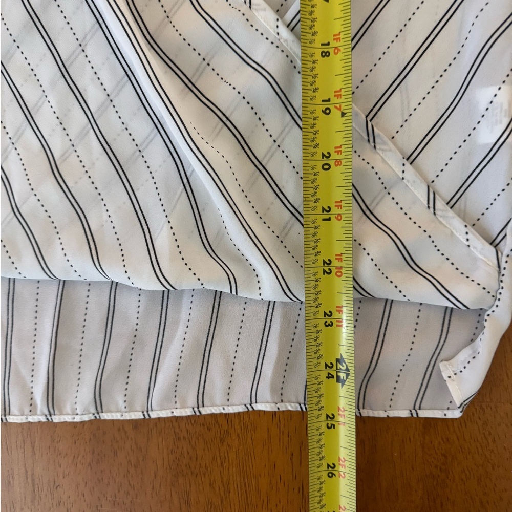 Atmosphere Women’s White and Black Sleeveless V Neck Striped Wrap Blouse Size 12 - Picture 8 of 8
